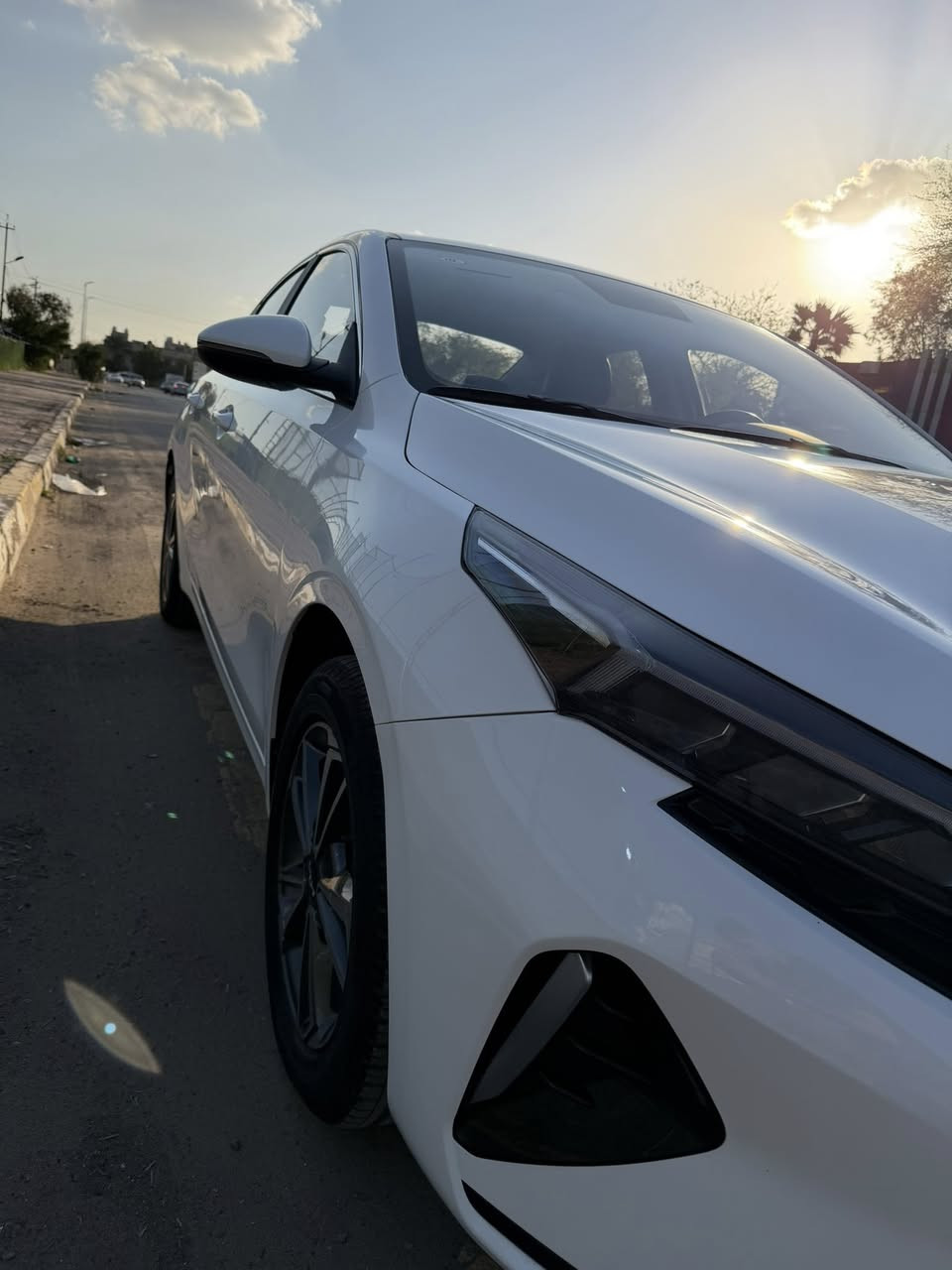 السلام عليكم 
للبيع K3 لون ابيض2024  
رقم اربيل 
ماشية 29 الف 
مكفولة من البارد والصبغ والتبديل 
فول مواصفات السيارة 
بصمة 
فتحة 
مريات كهرباء 
كشنات جلد
عدادات ديجتال
4وضعيات قيادة
هاند بريك كهرباء
تبريد لمس
مكان السيارة بغداد
السعر 141 وبيها مجال 
للاستفسار ***********
