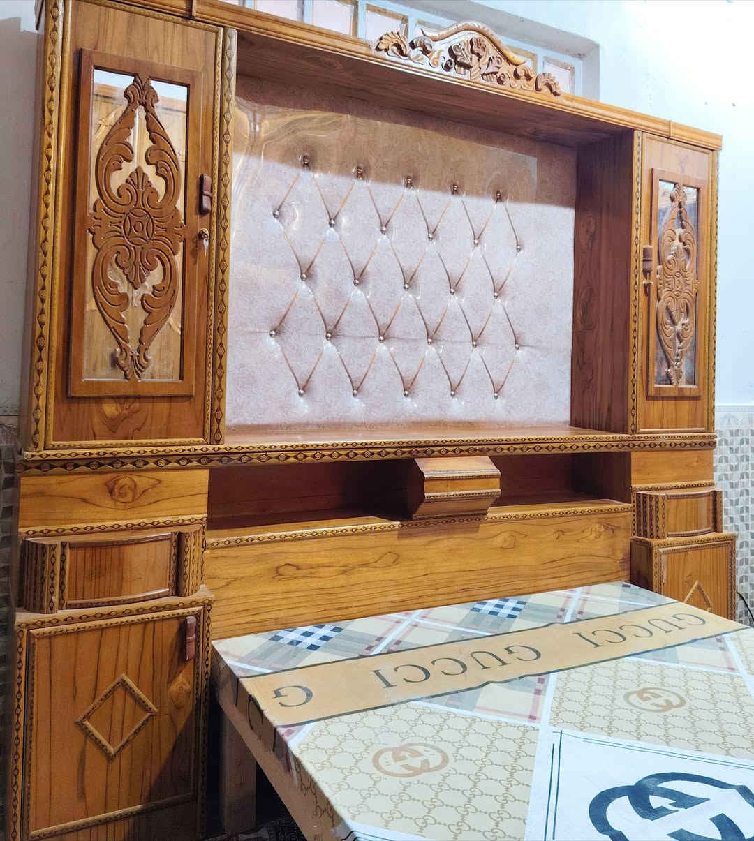 غرفة اخشاب صاج ام المسرح موديل حديث طابوكه غرفة روعه مستخدم نضافة فول ملحقات كامله للبيع الديوانيه اتصال ***********
