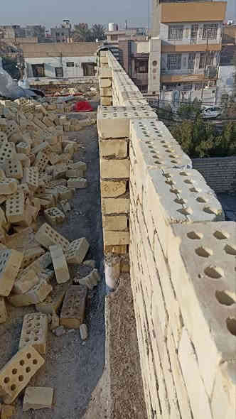 #مكتب المربع الذهبي  للمقاولات العامة بالنقد والتقسيط

المواصفات
 تندر عمل 

1 فرش الارض  بطبقه من السبيس لاتقل عن ١٥سم   وحدلها  بصوره جيده اذا وجب الامر

2 تسليح  الاساس بالشيش عراقي وحسب مخطط الخارطه ٨ اسياخ و أ ما إذا كانت بطريقة الرفت فتكون مفاصل المخطط كامله مع حصيرتين

3 اذا كان العمل بطريقة   الرباط الشريط   تتم عمليه لبخ  البادلو وتجييره داخل وخارج 

4  بناء الهيكل بالطابوق الجمهوري درجة اولى  وحسب الارتفاع المطلوب من قبل الزبون ومطابق للمواصفات الهندسيه 

5  عمل الشبابيك واالابواب حديد 2 ملم  او فقط فريم نوع الحديد بوري شخاطه ٣ ملم

6  عمل قالب السقف مع الجسور الساقطه وتسليح  السقف بالشيش العراقي بقياس ٣٠ *٣٠
وعلى طريقة الشبون

7 تكون مواد البناء  والمواد المستخدمه للكتل الخرسانيه  فحص درجة اولى

8 تأسيس كهرباء  حسب مامثبت بالتندر وفي حال التغيربطريقة البوري يكون ملزم صاحب الدار  بدفع المستحقات نقدا
ولا يزيد عدد النقاط عن ١٥٠ نقطه 
وفي خلاف ذلك يتحمل الفروقات الماليه صاحب الدار إن وجدت زياده
مع منظومة كاميرات عدد ٢

9  تجهيز الدار بأنابيب الماء  pprوالمجاري  من المناشئ العالميه وذات جوده عاليه امل الشريف

10 الابواب الداخلية خشب عراقي صاج كبس وجهين  او تركي  حسب رغبة الزبون وان لايزيد عن ٣٠٠ الف لكل باب و بالاتفاق مع الادارة على الفروقات الماليه

11يتم تنفيذ ارضية الدار بالبورسلين الهندي

12 تغليف الجدران  الداخليه المطابخ والخامات  بالسيراميك ايراني

13 تغليف الدرج مرمر  الايراني ويكون محجر المحجر الدرج المنيوم تركي ٣خطوط

14 ارضية المناور والكراجات تكون سيراميك ايراني  حامضي بقياس ٤٠*٤٠
 
14 لبخ الداخل بثلاثة مراحل ( اسمنت -- جص -- بورك ) 
ا

15 لبخ الخارج  فقط وبطريقة التقطيع للواجهه اما الجوانب فتكون بطريقة التشميع فقط

 

ملاحظة 
-----------------

1 سعر المتر نقد حسب المواصفات اعلاه 450 الف 
بدون رفت  فقط رباط شريطي 
أما الرفت فيكون مبلغ ملحق للمبلغ المثبت مابين صاحب الدار وإدارة المكتب
    ----------      --------------------------------      ----------
2يكون ا اختيار نوع النقش للسيراميك والبورسلين من قبل صاحب الدار وحسب السعر المثبت من قبل الاداره 
وفي خلاف ذلك يتحمل الزبون فرق المستحقات المالية نقدعند التجهيز
سيراميك حمامات والمطابخ لايزيد عن ٨٠٠٠
بورسلين الأرضيات لايزيد عن ١١٠٠٠
وبايات الدرج لاتزيد عن ١١٠٠٠
نقاط الكهرباء من المناشئ الصينيه والماء من المناشئ الايرانيه
وهناك ملاحظات اخرى تدون عند ابرام العقد
للاستفسار .الاتصال على الرقم التالي
***********.📞📱واتساب
او باقي برامج التواصل الاجتماعي 
تيكتوك
تليگرام
انستا
مسنجر
