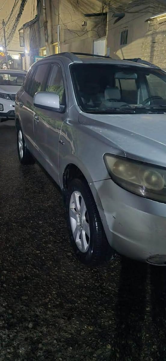 سلام عليكم 
سنتافي  متومة طبق الاصل انكليزي      بانزين بانزين 
٧ راكب   

تبريد وتدفئة 
كير ومحرك نضيف
بيها كصة
مكان كركوك 
مراوسة بيكب نيسان دبل قمارة 2007 ,فوك
***********
