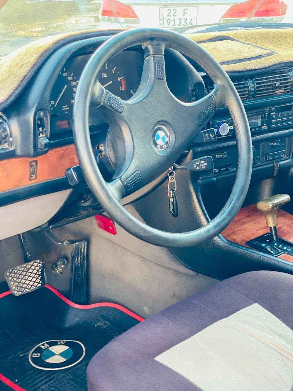 السلام عليكم
بي ام موديل 1992  
حجم 735
صدر امامي خلفي جديد 
تخم تاير جديد 
غرفتها نضيفه نضافتها 100%
رقم بغداد 
تبريد ثلج قطعتين تبريد  ❄️ 
الكير و المحرك شرط كير اوتماتيك 
السياره جاهزه من كلشي بيها بعض النواقص البسيطه 👍🏻
مكان السياره :صلاح الدين قضاء الضلوعيه

السعر 50 و بيها مجال 👍🏻
الرقم ***********
         ***********
        ***********
