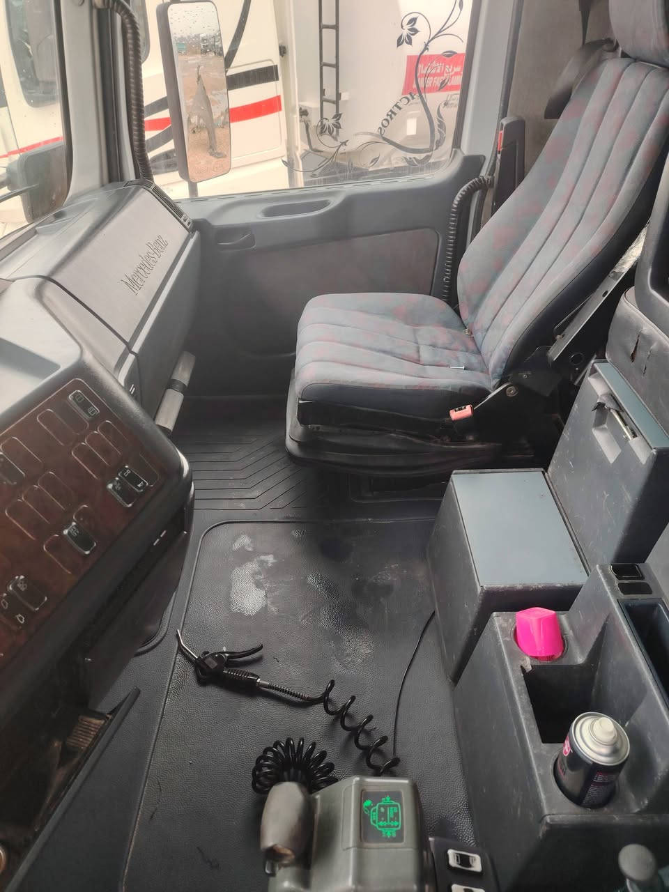 سلام عليكم لبيع كتروس موديل 2001 حجم 1843 رتايدر5 طكات تبريد ساج دشبول سنويه جديده مربوطة عربانه فلات جوانب متحركه مكان انبار ٥كيلو شراع *********** معرض بغداد الحديث
