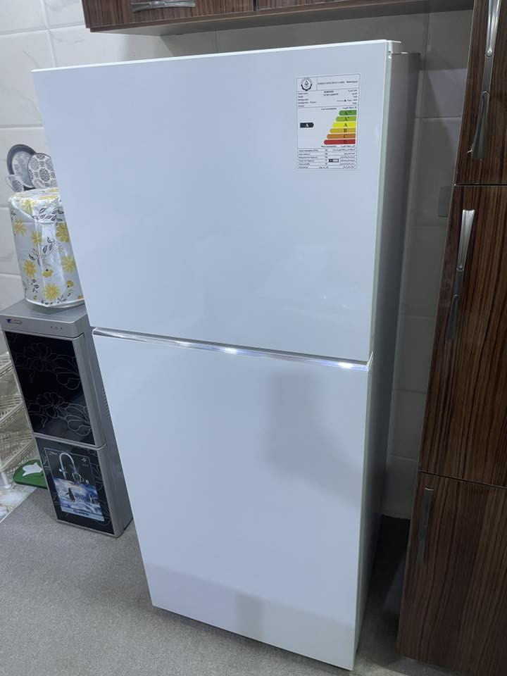 السلام عليكم 
غراض جديده بمعنى الكلمه 
براد اريده بميه وتلاثين ١٣٠ 
والثلاجه ماخذها ببلون وخمسميه رايدها بمليون هسه 
اني راح ابيعهن لان اريد اسافر 
للاستفسار *********** 
بيهن مجال للشراي
