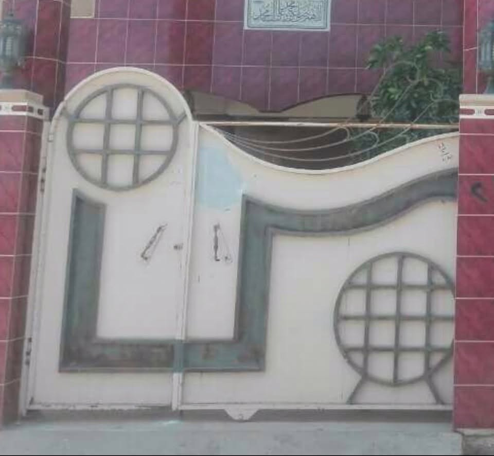 السلام عليكم للبيع 
_ابواب صاج مستعمله مع الجراجيب كامله مع الكيلون نظيفه جدا 
_ باب كراج حديد نظيف سلايد مع فرده متحركه منفصله للاستفسار *********** اتصال او وتساب
