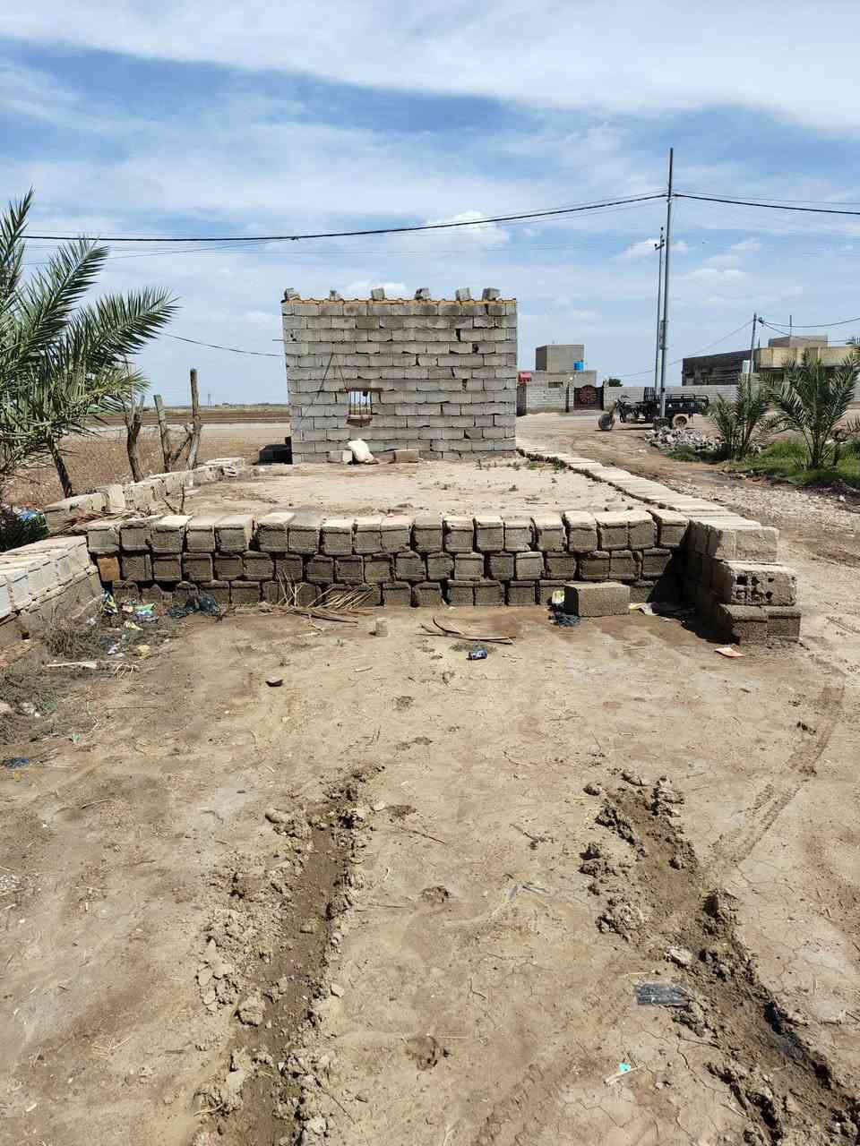 محل للبيع
عرض الواجه 6 متر
طول المحل مع البتلو 25 متر
‏‪0781 809 4907‬‏
