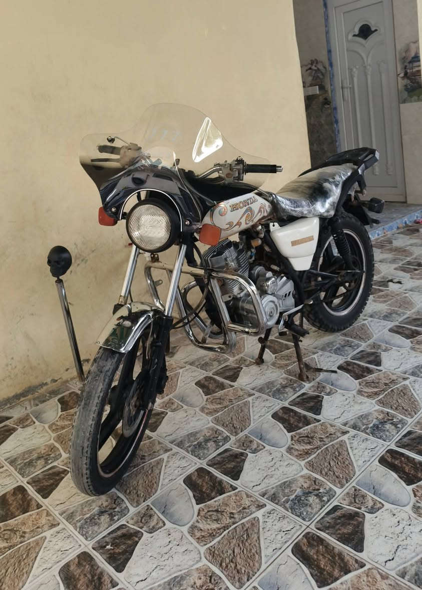 السلام عليكم
دراجة هونده 2017 أوراق كامله، للبيع السعر 350  
(***********
