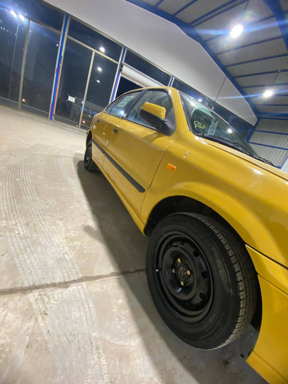 السلام عليكم سمند 2012 مكينه كير حداديه مكفوله سياره جديده رقم بغداد نكليزي مصفره  هيه وغرامات بيها تخم تاير جديد كهربائيات كلها شغاله تتفئه تبريد ثلج سياره لاضربه والتبديل السعر و49 مكان السياره بغداد مدينه الصدر ***********
