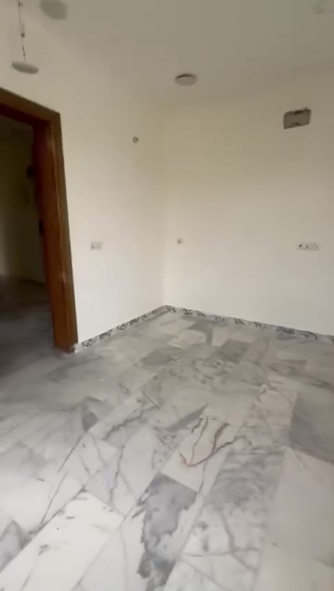شقه حديثه للايجار. طلبق الثاني ركن متكون من صاله واسعه وغرفتين. ومطبخ وبلكونه حديثه.  ركن  تكون معزول  الايجار ٩٠٠ الف بي. مجال. شويه. للاتصال ***********
