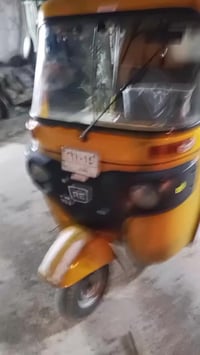 تكتك للبيع ما صار فترة من اخذتها بس  اريدها بسته ونص وبيها مجال 078866...