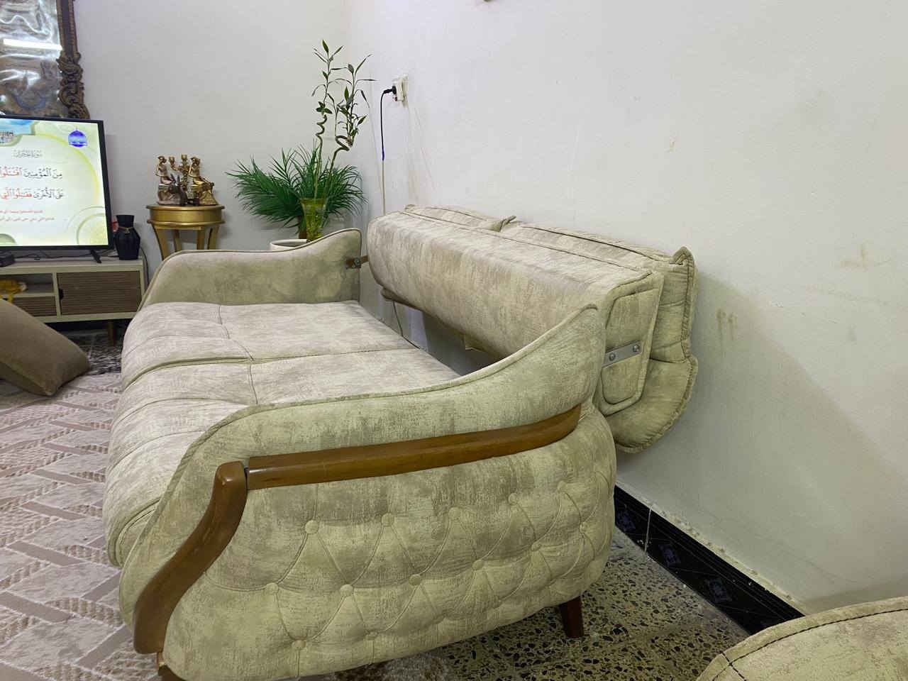 السلام عليكم تخم تركي ١٠ مقاعد للبيع 
✨ نظام سرير ✨ هيكل فريم خشب ✨
نظافة 90 % بيه ضرر بسيط بالقماش مال مقعد قنفة وحدة فقط
السعر : ٥٠٠ الف وبيه مجال بسيط
المكان : بغداد  - الغزالية


**إذا كنت صاحب هذا الإعلان وتريد حذفه لأي سبب، رجاءا أرسل رسالة إلى الدعم الفني**