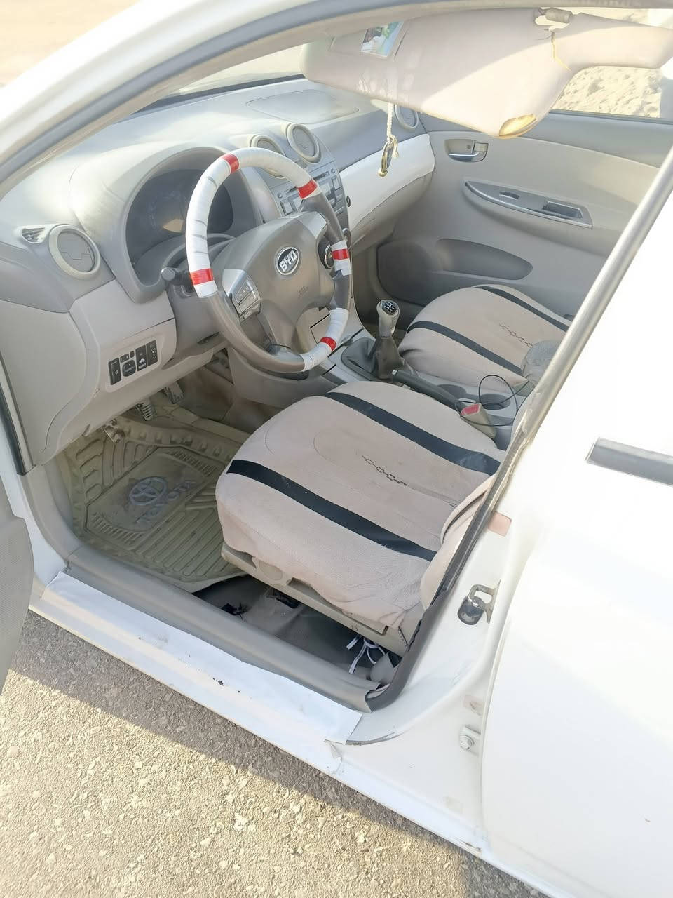 السلام عليكم بيوايدي موديل 13 رقم قادسيه تحويل مباشر سياره جاهزه كير ومكينه وحداديه  وتبريد وتخم تاير كله جديد بيه صبغ بابين وجاملغ صبغ بدون ظربه السعر 50 وبيه مجال مكاني بابل الحله رقم الهاتف ***********
