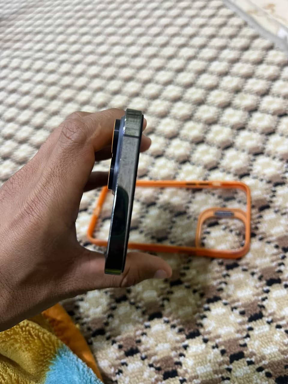 سلام عليكم آيفون برو ماكس مثل ماموضح بل صوره امبدل ضهر بس التلفون كلو بلادي السعر650وبي مجال ***********
