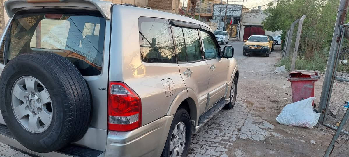لبيع او مراوس باجيرو 2005سياره رقم نجف مميز سياره كير محرك شرط فحص سياره سبعه راكب مكينه 6 سلندر سياره موضح بل صوره غرفه نضيفه كهربائيات شغاله بيه شويه نواقص كم شغله ترتيب  بيع مكاني نجف او تواصل ***********
