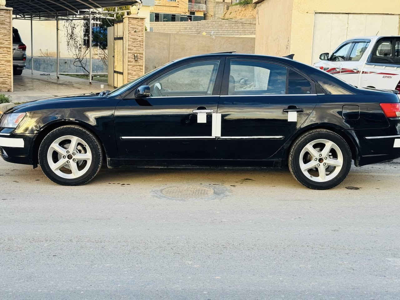 السلام عليكم سوناتا مامسجل موديل 2009 وارد امريكي محرك 2400 السياره انظف و احلى من الصور مكفوله من الرصعات و الطخات 
السياره فتحه  سقف 
طخم تواير جديد 
كير محرك شرط 
تبريد كهرئيات شرط 
صدر جديد 
السعر 45 
مكان السياره الشرقاط 
ابيع نقد فقط 
جماعه 40 و جوه لا تعب نفسك 
***********
