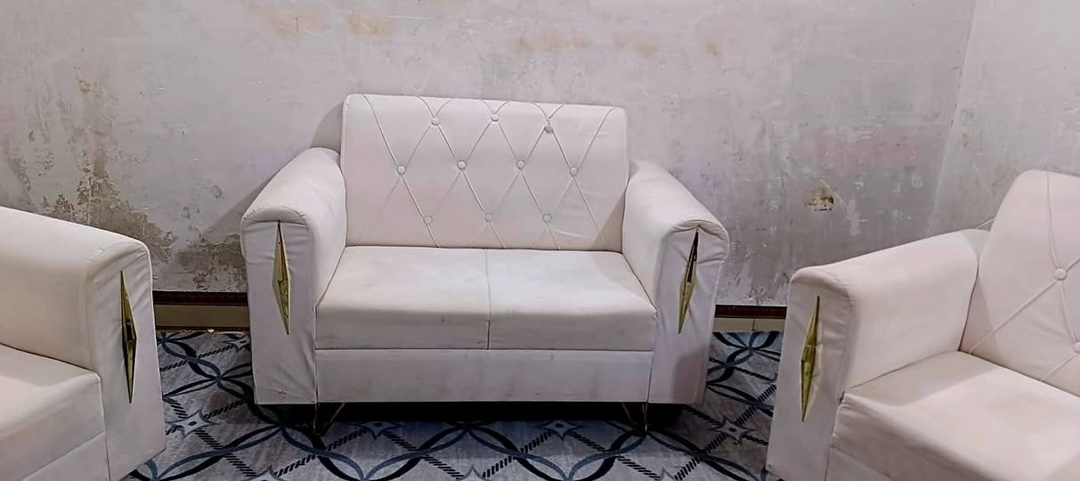 تخم 10 مقعد نضيف جدن اي ضرر مابي + مفارش 10 اسعر 200 لعنوان كربلاء بدايت امن اداخلي يوجد توصيل ***********
