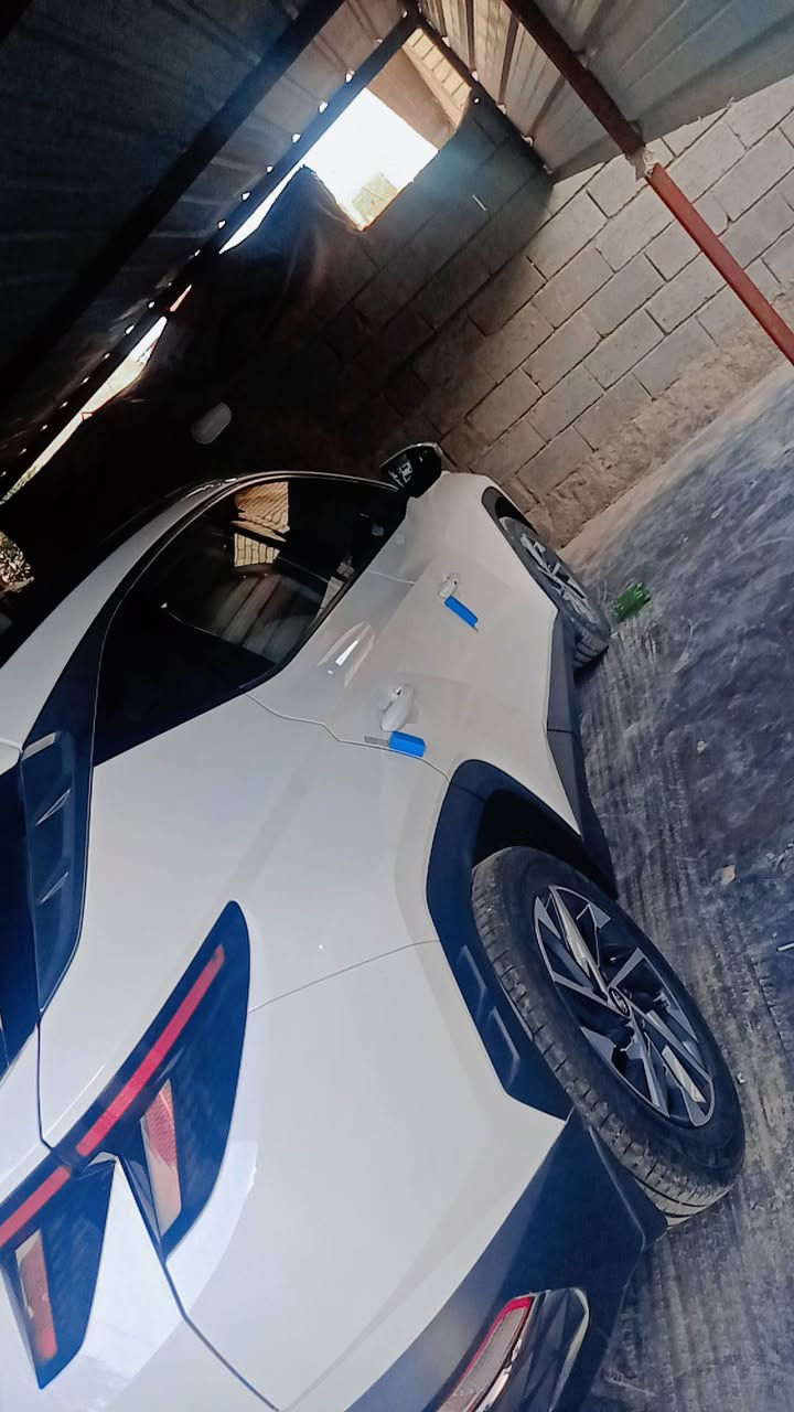 سلام عليكم للبيع توسان ٢٤ خليجي فول  مكفوله كفاله عامه
موصفاتها 
1_بصمه تشغيل وبصمه ابواب وتشغيل عن بعد 
2_تحكمات فول 
3_رقم بغداد بسمي 
4_سعر 235بيها مجال للشراي 
السياره لوك جديده ماشيه 40 للتواصل ع رقم ***********
