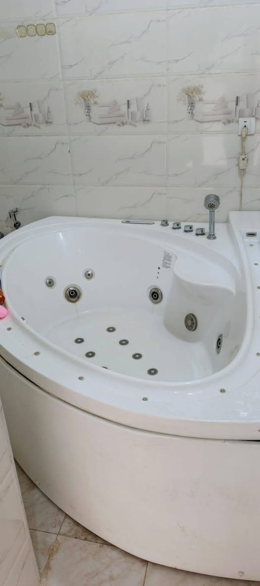 ١٢٠متر  بيع مستعجل السعر ٦٨مليون
بصف مقاطعة ٣ع١٠ ومقابيل مدرسة الإحسان 
استقبال ومطبخ وحمام ومنور وغرفة نوم وبيتونه كبيره وحديقه وتواليت خارجي مدخلين الوجها ٨امتار ونصف 
***********وتساب
