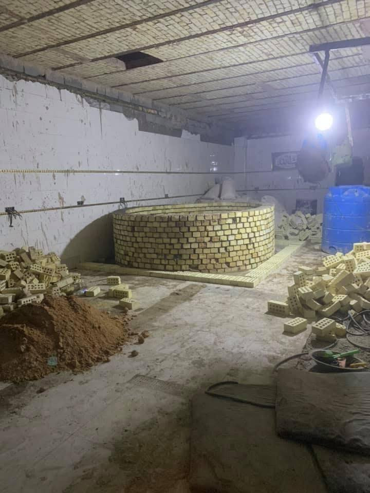 بسم الله الرحمن الرحيم
يالله يارزاق

ابو شمس الكواز

 لبناء جميع انواع وأحجام الصمون الحجري 
وافران البيتزا
وتنانير الخبز وتنانير المندي. 
لجميع محافظات عراقنا الحبيب. مهنتنا ابن عن جد

اولآ. ضمان العمل لا يقل عن 20 سنه. 
ثانيآ. العركجين مالتنه طين وفرشي.  
ثالثآ. طابوك الدبان تركي اصلي يتحمل درجه حراره 1200 إلى 1400 
رابعآ. قله في اصراف الوقود. 
خامسآ. كادر عمل متميز ومتخصص في بناء الأفران.
سادسآ. الباب والسجه والقوس من النوع الثقيل. 
للاستفسار اكثر الاتصال على الارقام. 

يوجد وتساب ***********
يوجد وتساب ***********
