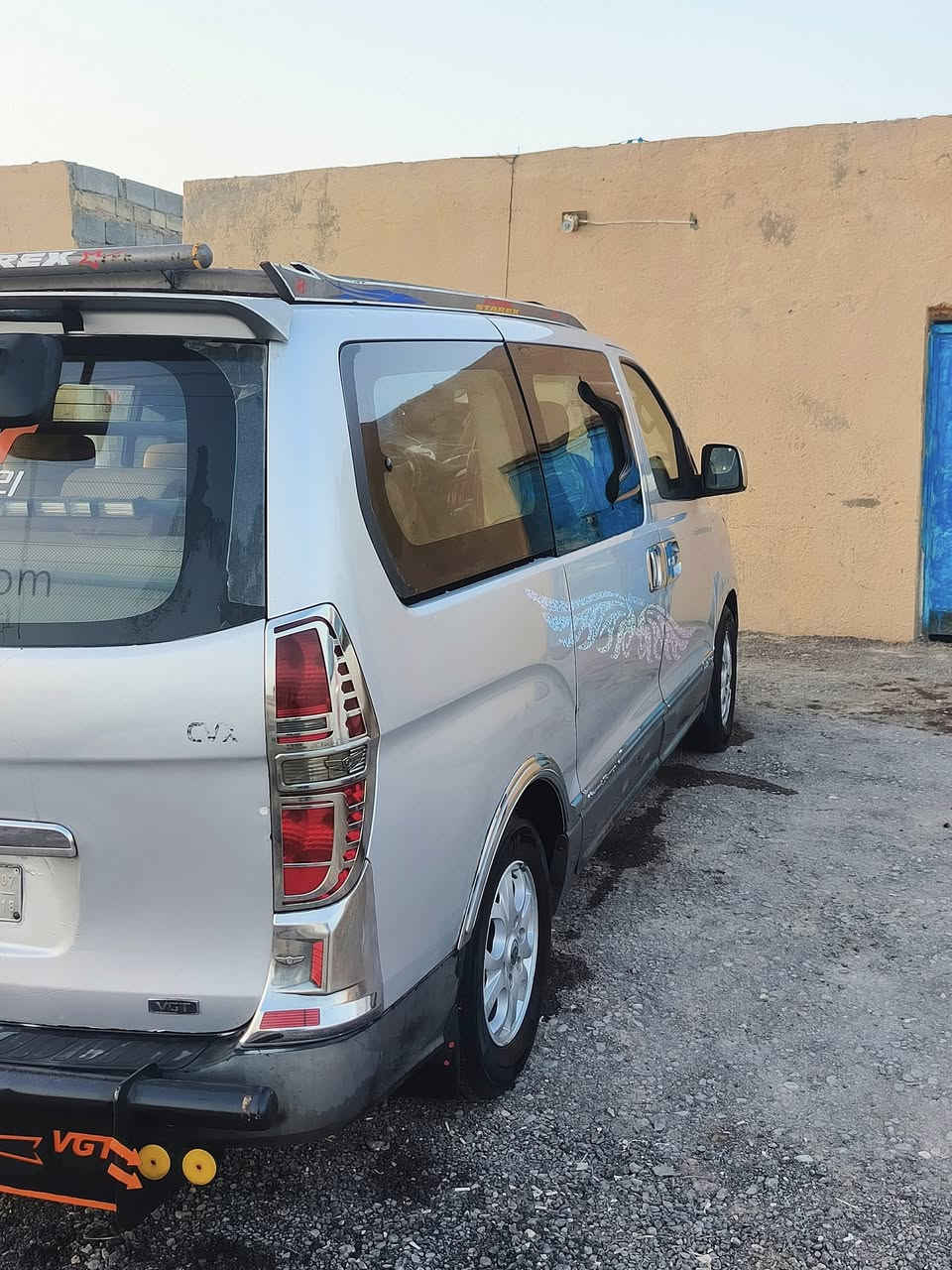 السلام عليكم ستاركس للبيع موديل ٩ محور مسكر سياره مكفوله من الضربه والحادث سياره جاهزه من كلشي الاتصال على هذا الرقم ***********
