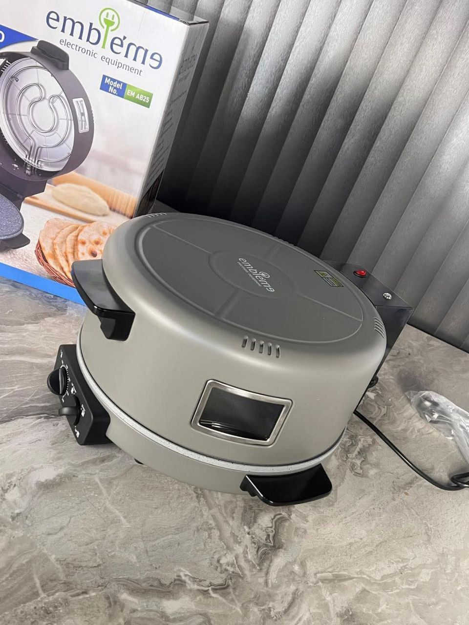 خبازة من ماركة امبليوم الألمانية

هيتر حلزونزي كبير
القدرة 2200 واط * القطر 40 سم 
اضائة داخلية + هيتر منفصل
قاعدة كرانيت مانعة الالتصاق
ثرموستات للتحكم بدرجة الحرارة
ضمــــان سنــــة وكالة امبليوم


**إذا كنت صاحب هذا الإعلان وتريد حذفه لأي سبب، رجاءا أرسل رسالة إلى الدعم الفني**