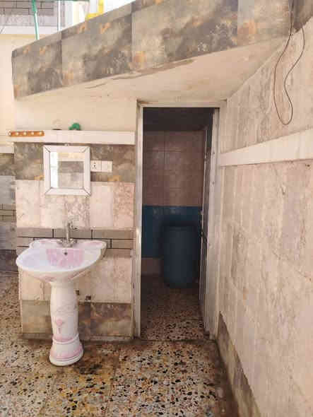 سلام عليكم بيت للبيع 150 الشعلة امنجم شارع 20قرب ساحت توري وقرب شارع النهر البيت يحتوي على 6غرف نوم الطابق الارضي 2خرف نوم حولي جبير مطبخ حمام ستقبال البيت بسمي تحويل ثاني يوم اي استفسار اتصل وتدلل*********** متواجد واتساب
