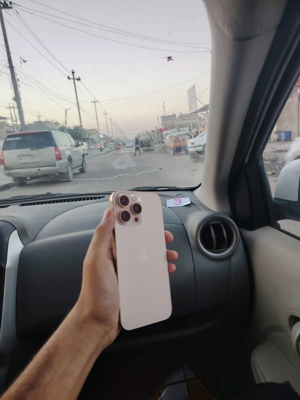 ايفون 12 برو ماكس طاح من عندي ووقف النت ماله الباقي كفاله كله شغال جهاز ما مفتوح شريحتين زيتي البطاريه 100 سعر875 شراي يتصل***********
