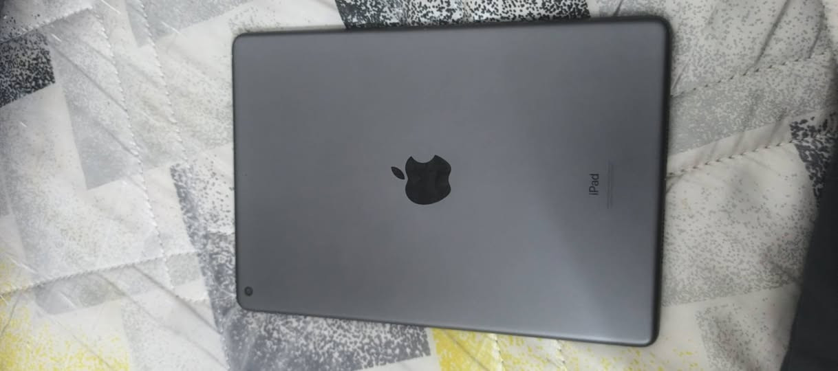 ايباد 9 كلش نظيف حلو الذكر 64 ما مفتوح بطاريه 85 السعر 250 مكان كربلاء هذا رقمي *********** الشراي اتصل عليه
