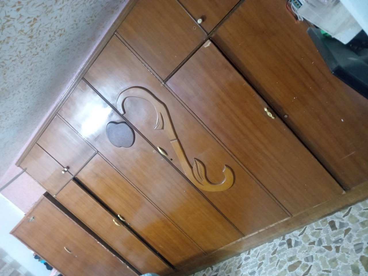 كنتور ست أبواب +  ملحق السعر ١٠٠ وبي مجال *********** مستعجل
