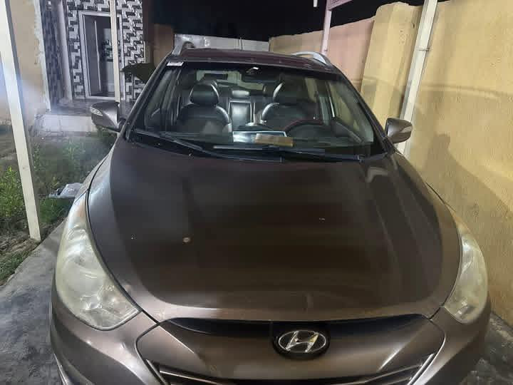 السلام عليكم 
سياره هونداي توسان
للبيع موديل 2011
وارد أمريكي 
تخم تاير جديد 
حدادية صدر جديد 
ارضيه جلد 
شاشه تاب 
تحكم ستيرين 
محرك 2000دوش 
رقم صلاح الدين دولي 
السياره ليبل واحد مابيه غير بس جاملغ صبغ فقط 

السياره جاهزه مابيه اي نقص 

السعر 133 وبيه مجال 

***********
