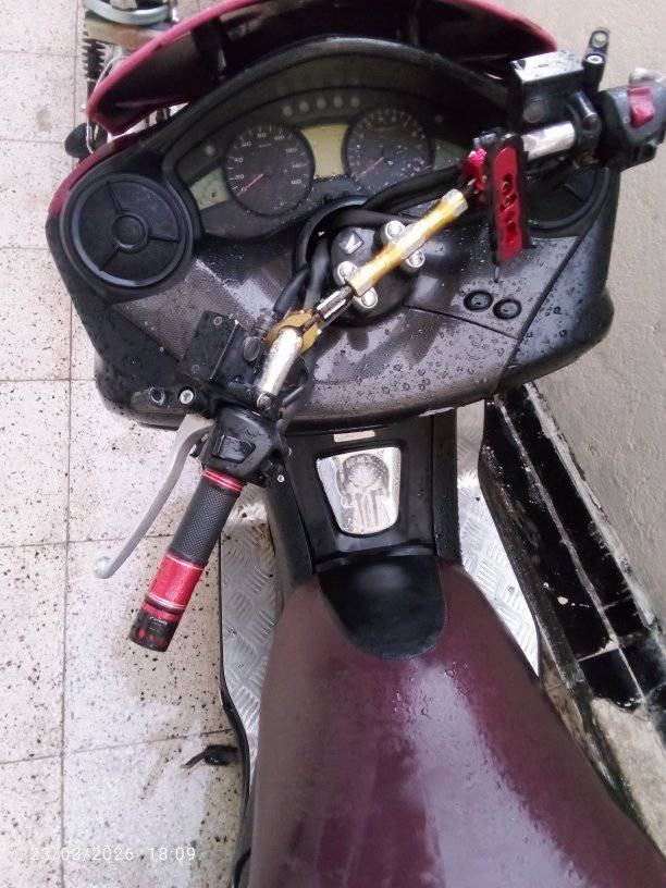 سلام عليكم دراجتين للبيع 
فورزهوصفر 10محرك مفتوح شغل درجا اولا نحره سلف ونضيفهو
كفرات نضافه 75بالميه 
نقص صفحه تريده  وحده جهت اليمنا  الجوه 
بدون اوراق 
مراوس
مراوس
مكان بغداد الحريه ***********
