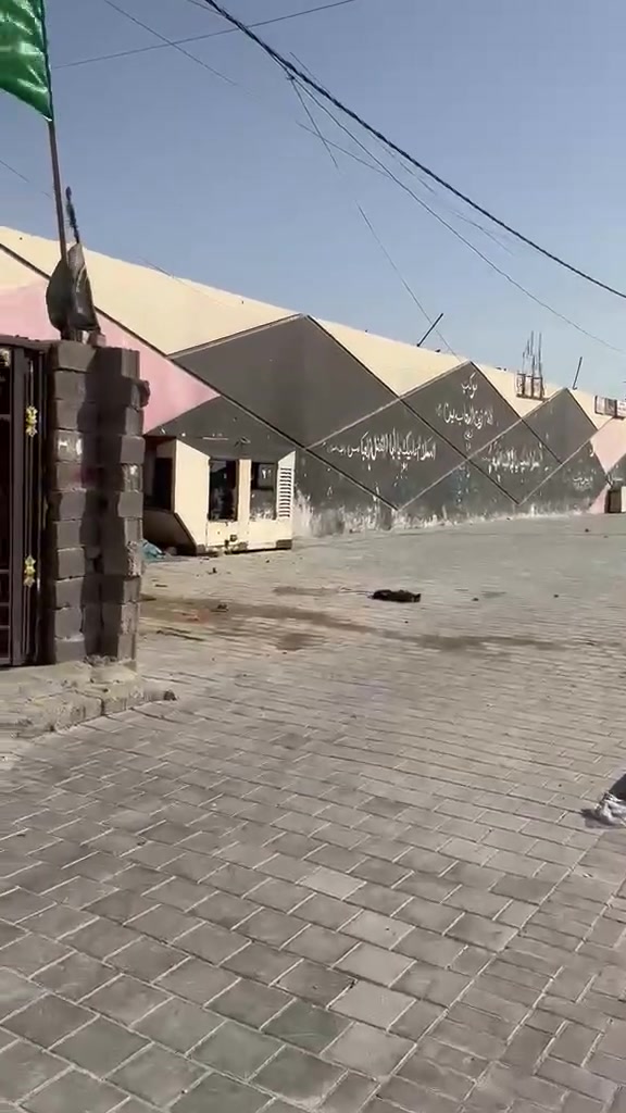 السلام عليكم 
بيت على شارع العام بصف الملجاء مساحته تقريبن 110
استقبال +غرفة نوم+هوه حولي وهوه مطبخ +حمام خارجي داخلي
للاستفسار 
***********
