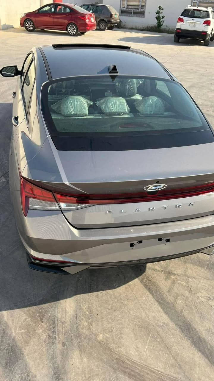 النترا 2022 فول مواصفات
محرك 2000 Doch دوش 
فتحه ( سلايت ) سلفر متغير
بصمه تشتغيل+ابواب
تشغيل عن بعد 
صندوق بصمه
صندوق ذكي يفتح عند الاقتراب 🚶🏻‍♂️
عداد كيلو متر الكتروني Digital 
هاند بريك بصمه
‏Auto Hold
كشنات تدفئه 🌡️+كهرباء 
سستم صوت 🔊Bose +دمام بل دشبول 🔊
شحن تلفون لاسلكي 📱🔋
بك لايت شمعه Led
لايت Led نهاري 4 عدسات 
كامره دوراه 
شاشة لمس نفكيشن 📲Wi_Fi/ Gps/  تدعم نظام Android Auto +Car play 
تبريد شاشه بيانو منفصل
اشاير بل مري
رادارات جانبيه تحديد النقطه العمياء ⚠️
رادار خلفي ‼️
رادار امامي ❗️
تحديد مسار+توقف ذاتي 🚳
‏‎فول تحكم ستيرن
كروز مثبت سرعه 
ثلاث وضعيات قيادة 
‏Smart‏-Sport-Normal
منافذ Usp
‏‎ نظام ABS/مانع انزلاق
شاشه ظبط بل دشبول 
سفايف نيكل 
‏‎ حساس اطارات
‏‎ویل کب 18 کروم رياضي
السياره جاهزه وجديده جداً
حادث ربع بنيد صبغ ايرباك استيرن 
رقم اربيل انكليزي 
ماشيه 54 ميل  فقط 
مكان سياره بغداد 
اخوان هاي سياره فول مو مواصفات عاديه ولاصيني وحادثها بسيط فأتمنى محد يكسر بسياره
***********
***********
