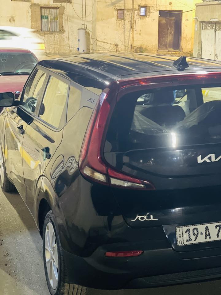 السلام عليكم
كيا صول 2022 رقم جديد بأسمي سياره حادثها جاملغ وبنيد وبيها جاملغ الثاني كلير مواصفات s نضيفه جدا للبيع او المراوس السعر 128 
***********
