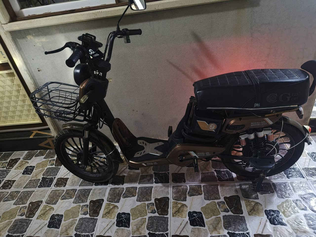 البيع ماطور شحن نضيف سرعة 40حقيقي اربع بطاريات تعبنين بس شغال السعر 130 رقم الهاتف ***********
