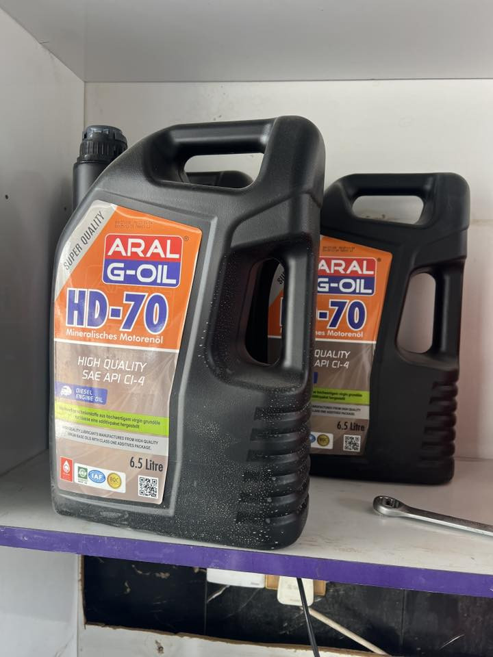 السلام عليكم زيوت سيارات مختلفه للبيع أبيع شلعه وحده وياهن دهن دراجات وفلاتر مختلفه مكاني بغداد 
الاستفسار واتساب فقط 
‏***********
