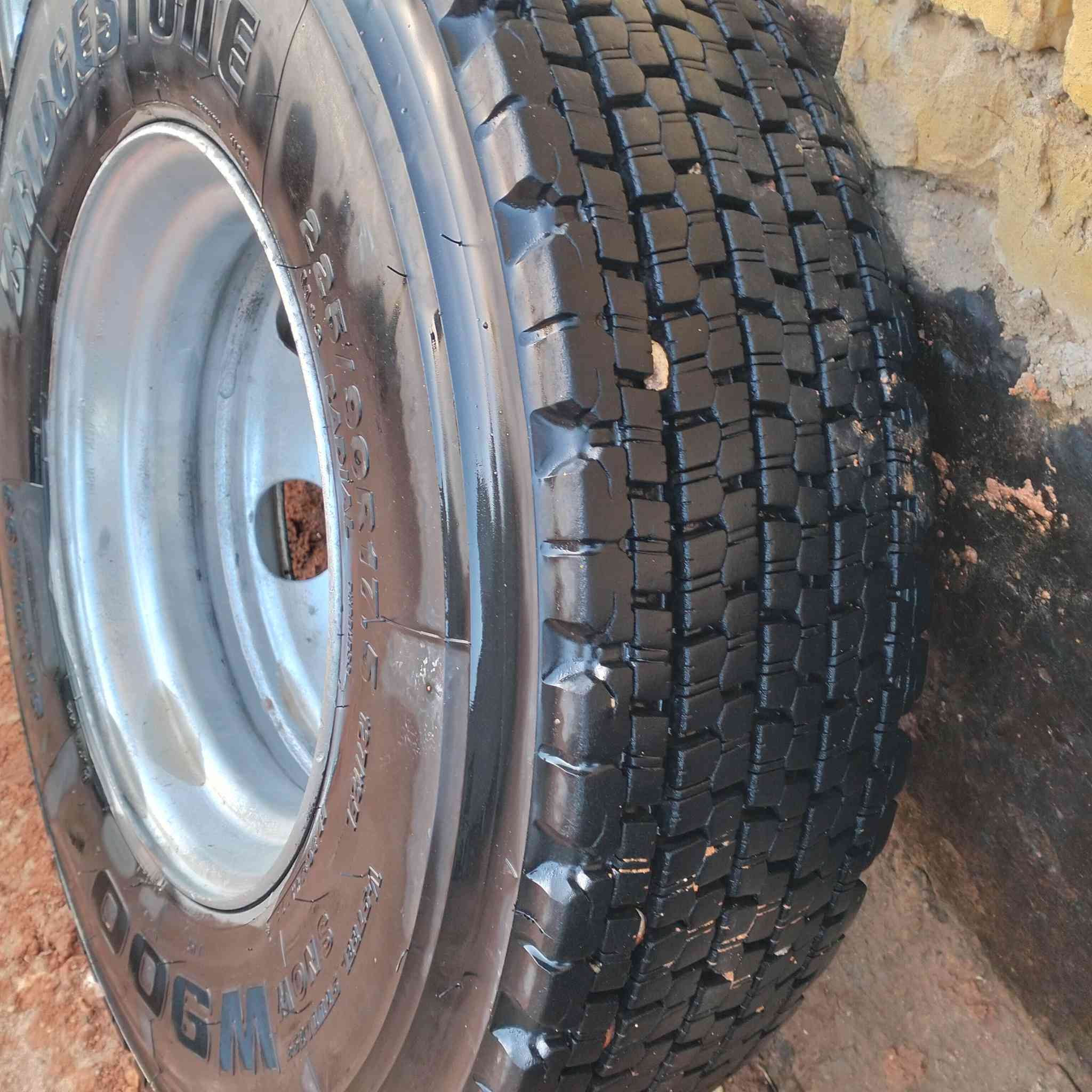 تايرات وياله عدد اربعه زوج ياباني وزج صيني 17سعر 450رقم ***********
