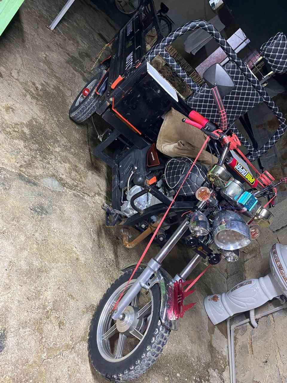 السلام عليكم هاي الستوته للبيع
شاخوان فحل عالي قلاب موديل2020 بلادي 
محرك 2020 بلادي بيها بليته ومنفيس 
ستوته مناقصها اي شي رگبه محرك شاصي شرط
ستوته انطيها كلها بلادي كهربائيات كلها شغاله 
تخم تايرات جوبلس ستوته انطيها كفاله عامه قطرت صبق 
مابيها شراي تصل مو شراي اعبر المنشور ***********
