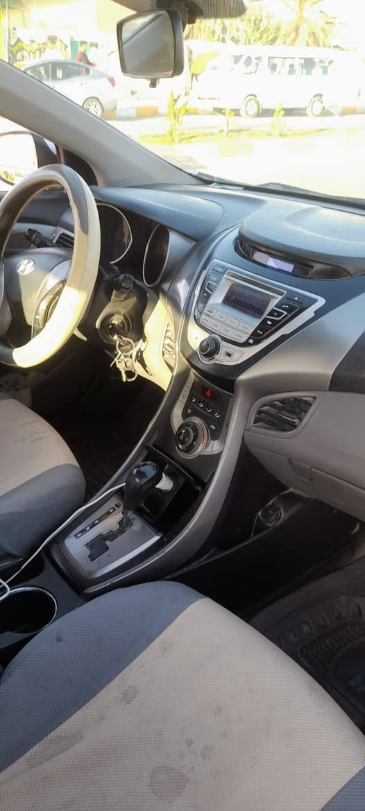 السلام عليكم اللنتره 13بسمي سنويه 27 حداديه جديده مكينه وكير نضيفات اي نقص مابيه سياره مصبوغه عام ابيع عن عيب شرعي ***********
