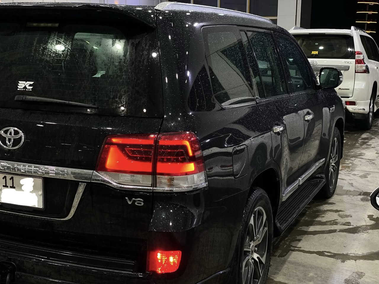 تويوتا لاندكروز 2020 كراند تورنك V8 ثمانية سلندر ماشية 58 الف كيلو فول 1/1 ومغلفة PPF السيارة كلش جديدة على وضع الزيرو  ومكفولة كفالة عامة 
ومفحوصة سونار وابيع شرط سونار و
محرك وكير كذلك كفالة عامة و  كلش 
جديدة و السعر هو 56000$ الف دولار
او 560 ورقة وبيه مجال ومكاني بغداد
ورقمي للاتصال هو ***********
السيارة بصمة و سلايد وصندوق كهرباء
لايت زنون و LED وبلوجكتر زنون وداخل
قرميدي وكراسي جلد كرسي سائق 3دكم
و كرسي راكب كهرباء دشبول لكزز و ال
شاشة كبيرة ودبل ماوس وثلاجة ومحرك
8 سلندر حجم 4600
