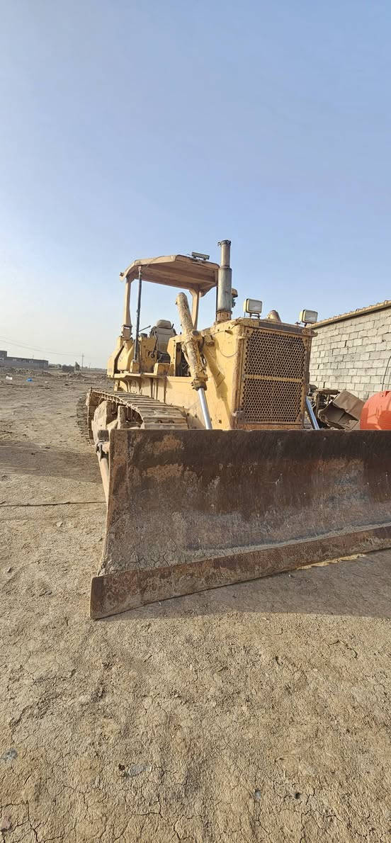 بلدوزر جاهز للايجار ***********
