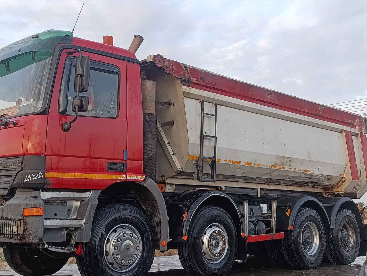 سلام عليكم... اكتروز لبيع مديل 2003 بمديله شمعه موصفات دمعه كير 240
الحجم 41 43 تخم تاير مكفوله تحويل مباشر السياره بسمنه 
السعر 550 رقم مبايل ***********
