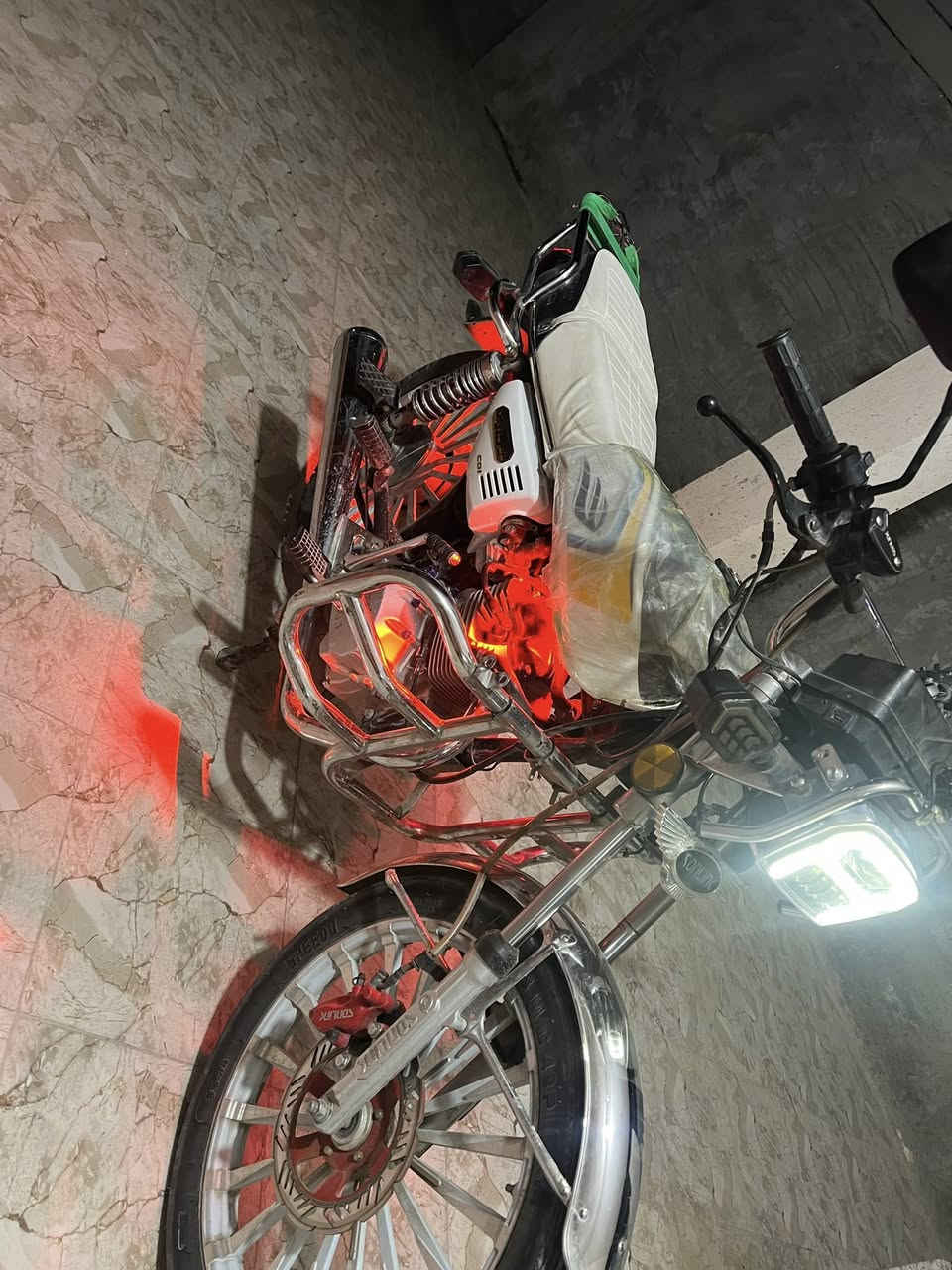 سلام عليكم إيراني موديل24 سيفان محرك كبس ممفتوح كهربائيات كله شغاله نضافه شوفت عينك 100/100السعر 750 وبيه مجال شي قليل العنوان قضاء الخالديه***********
