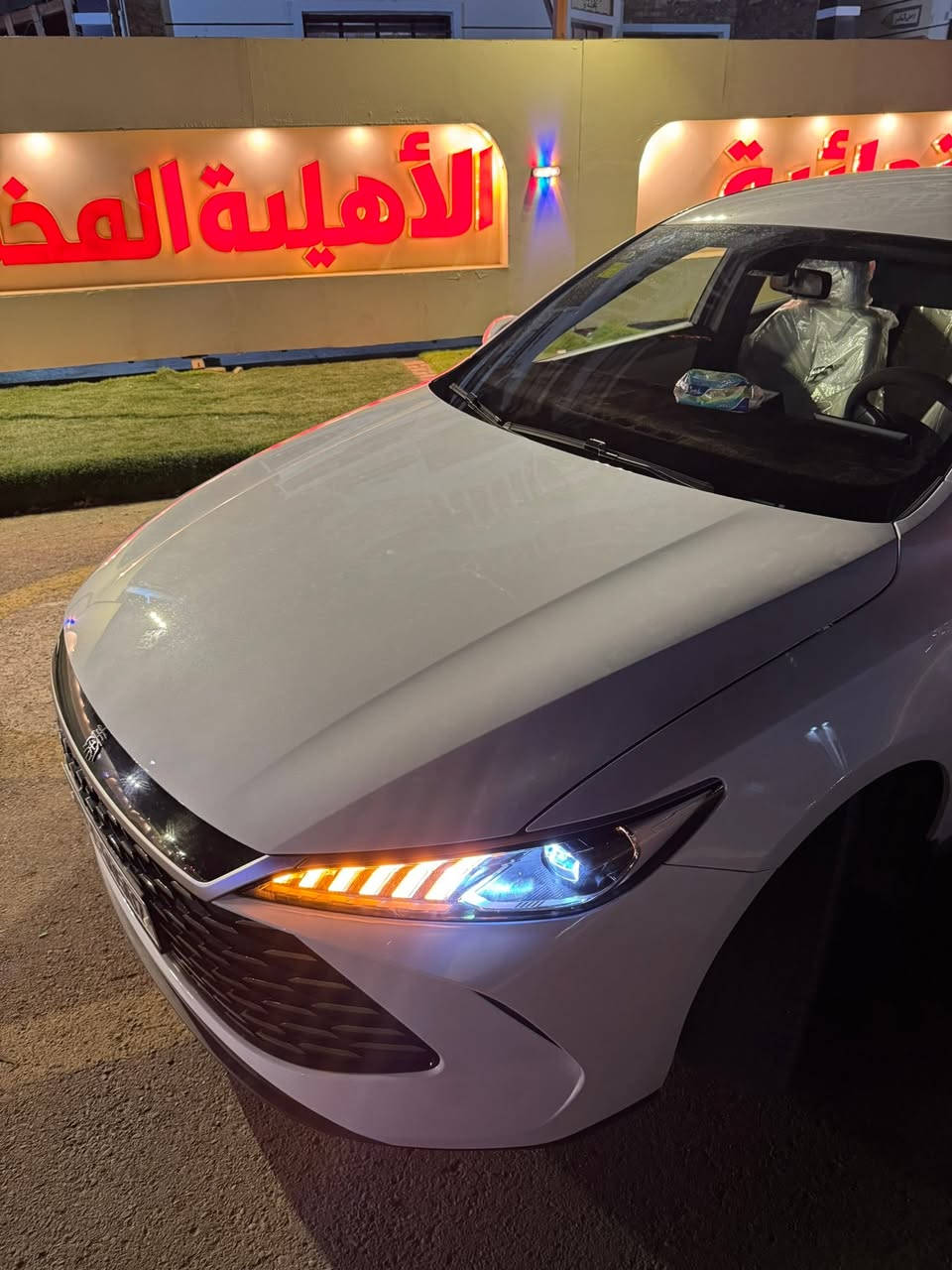 بي واي دي كن بلس2025
داخل جلد كريمي 
ويل كب كروم 
داخل بيجي 
فول تحكمات وغيرها سياره معروفه مواصفاتها كفالة عامة من طخه وللبارد ولحار ومن لتكحيل 
بطاريه تمشي 55 k
ماشية 2000السياره 
رصعة وحده بس بل جاملغ واضحه بصور
السعر 19 و 200
بغداد شهداء البياع 
***********
