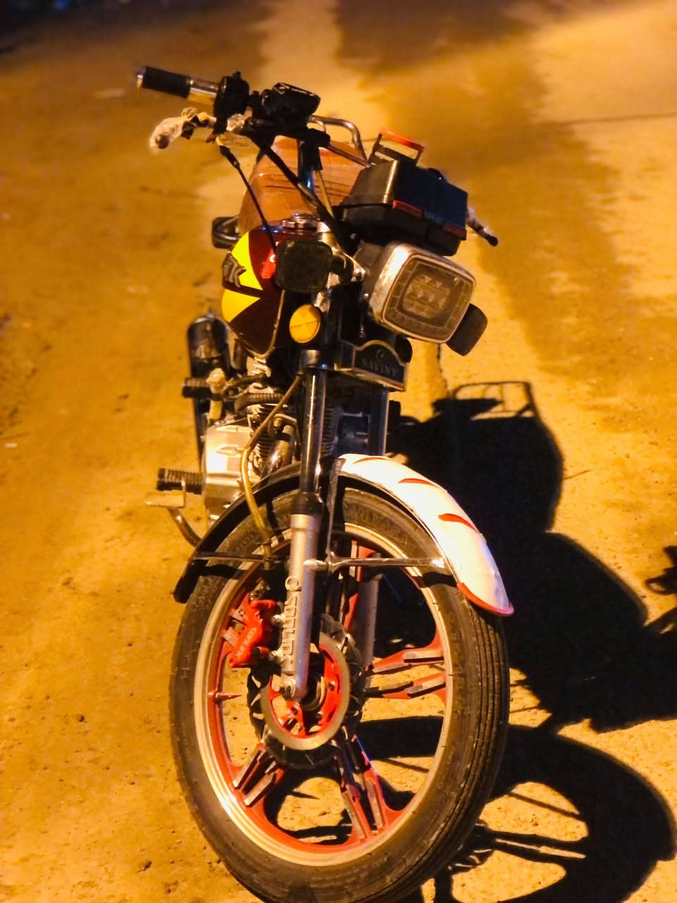 السلام عليكم للبيع دراجة سونلك 2023 محرك 150
اوراق ورقة كرتونية اصولية كهربائيّات شغالة نكرة سلف تايرات جدد السعر 625اوبي مجال 
مكاني ديالى  ***********
