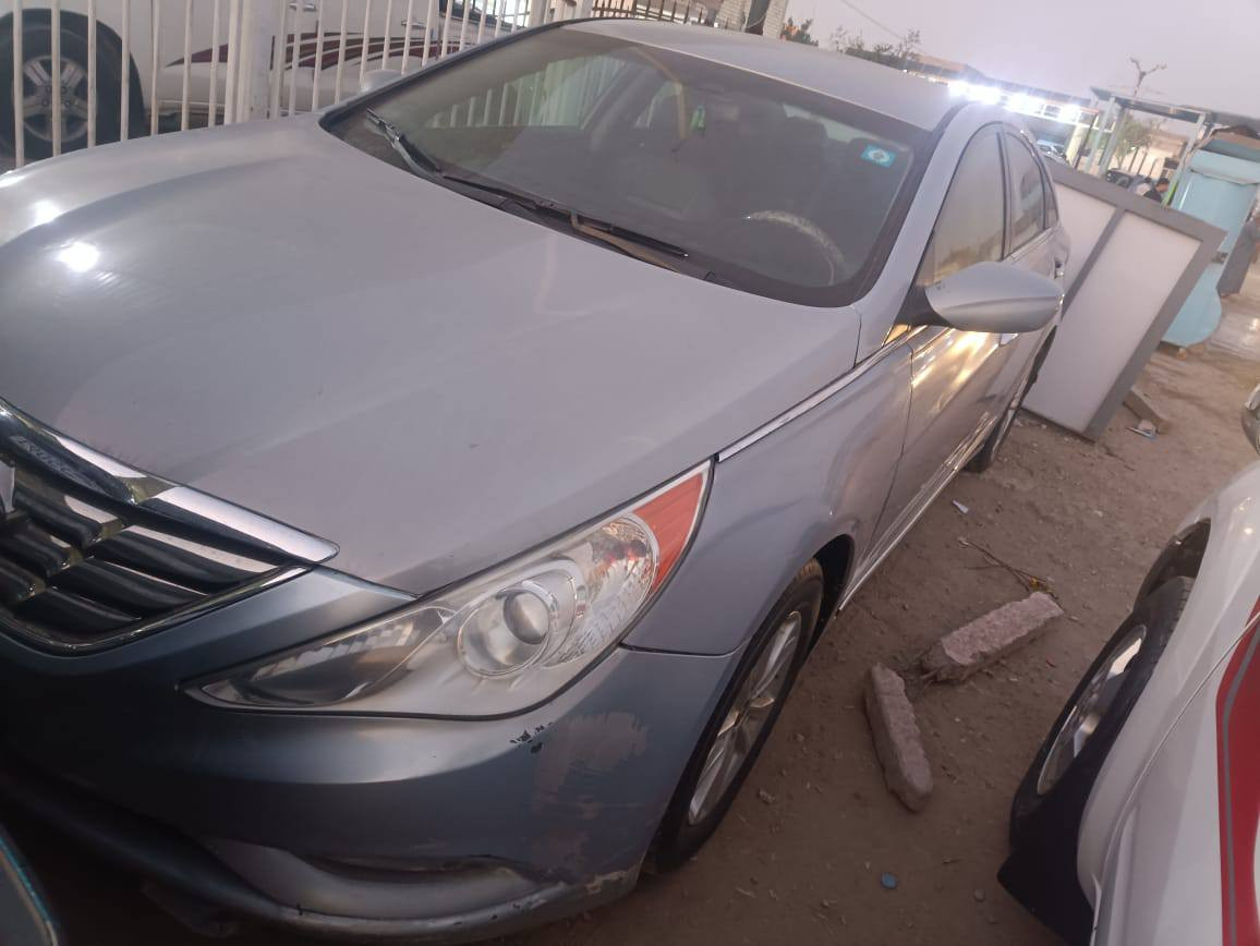 سوناته موديل 2013
وارد امريكي اللون رصاصي  كدامك السعر ٩٥ ورقة وبيه مجال سيار تبريد تفئه 
كامله مكلمه سياره راقي
مضروبة وممثر عليه 
الاتصال رقم ***********
