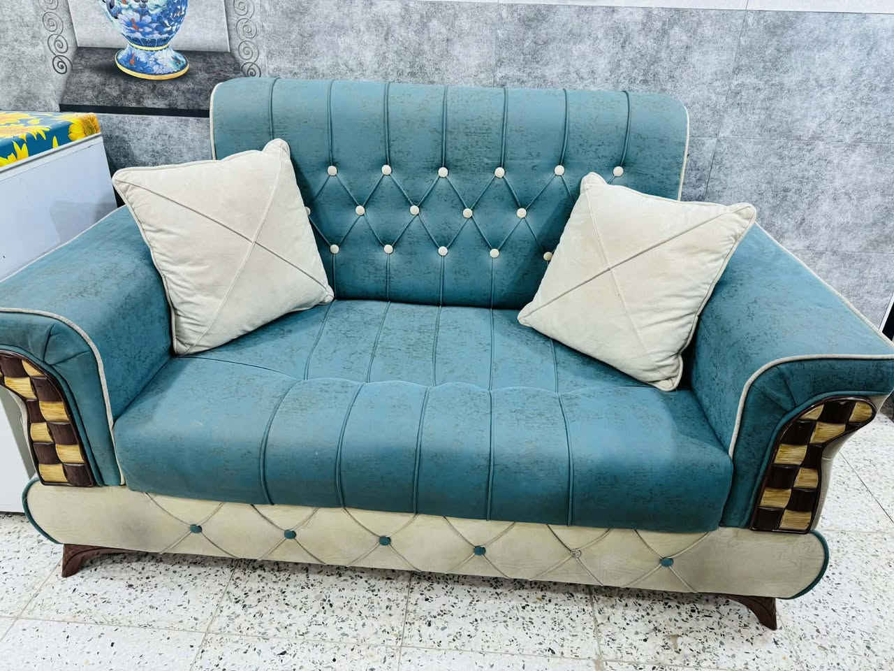 #للبيع ديوان حرف L وقنفه إضافيه 10 مقاعد من هوم سنتر جديد مستخدم ايام السعر 325 العنوان حله ورديه خارج


**إذا كنت صاحب هذا الإعلان وتريد حذفه لأي سبب، رجاءا أرسل رسالة إلى الدعم الفني**