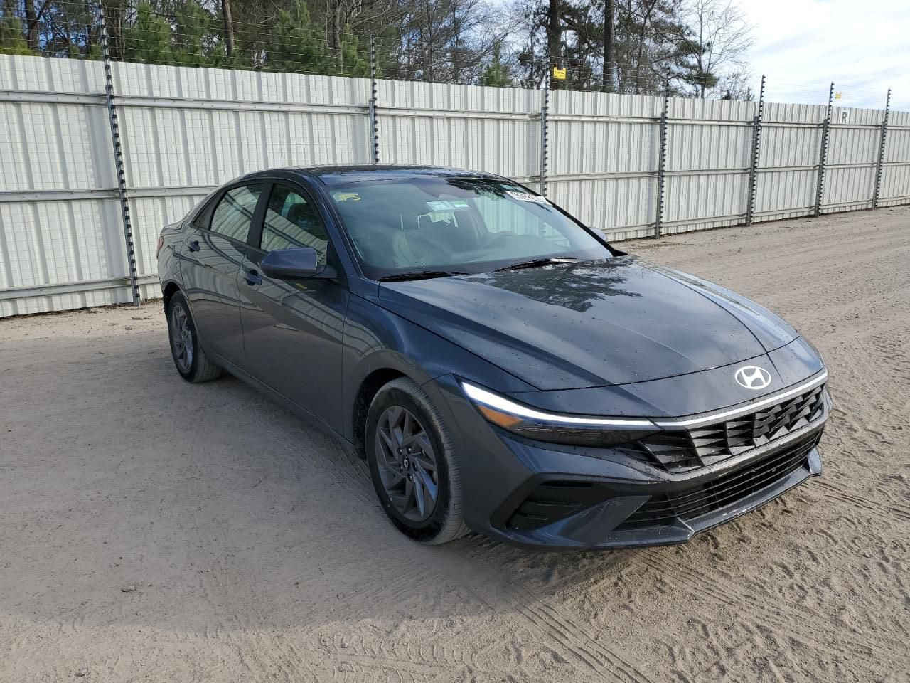 السلام عليكم الانترة للبيع مديل 2024 وارد امريكي ضررهة بامريكا بس جاملغ خلفي ومصلح كامل شبه كلين نص فول حساس امامي خلفي وجانبي جنطة كهربائية وتشغيل عن بعد السيارة كفالة عامة ماشية 14 الف  سعرة 175 ورقة فقط مكاني بغداد للاستفسار ***********
