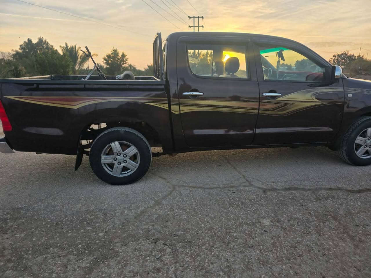 السلام عليكم
،للبيع بيكم تيوتا هايلوكس موديل 2006 رقم واسط  سنويه مجدده ل2030  بأسمي شخصياً سياره مصبوغه حزام فقط لجمالية الباقي كفاله عامه-كير-محرك-اكسل-تاير  اتصل وبيك خير وتدلل تشلع عيوني
‭0772 418 9924‬
‭0781 016 7389‬
