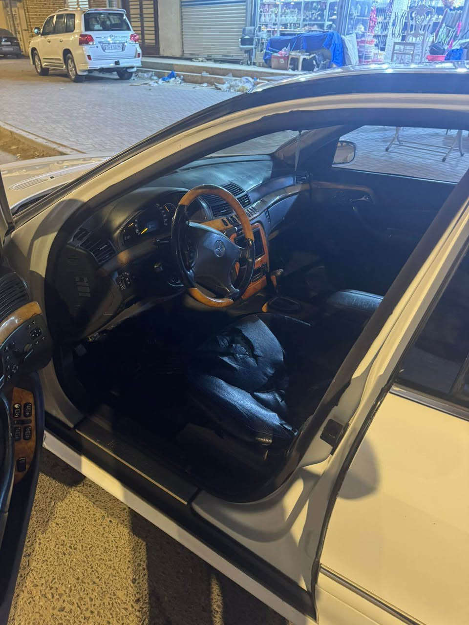 السلام عليكم مارسيدس  2000 اي ام جي وارد خليجي 

كفاله كير ومحرك  نظيفات جدا 

فول مواصفات  بعد ما حاجه سولف 

سياره معتني بيها كلش نظيفه 

كفاله من ضربه 

حداداه فول 

تخم تايرات جدد 

تبريدها لا تسولف 

رقم بصره جديد باسمي ثاني يوم تحويل 

مكاني البصره 

السعر 105 وبيها مجال سعرها كلش زين 

الرقم *********** اتصل البصرة, العراق
