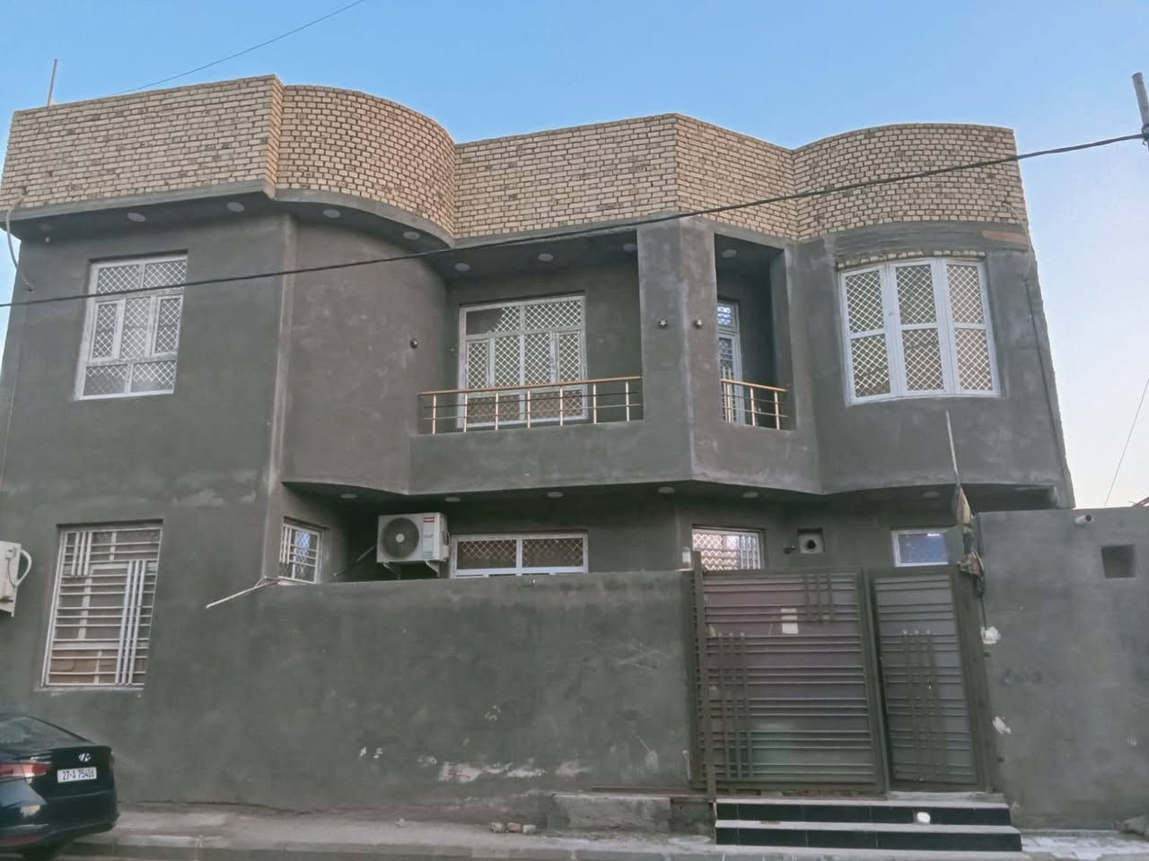 بيت طابو مساحه 143 طابقين نزله الجامع قرب كلشي وكلاشي الطابق  الاول دوانيه وغرفه وصاله ومطبخ وصحيات داخليه و خارجيه وطارمه . الطابق الثاني 3غرف وصاله وصحيات   استفسار ***********
